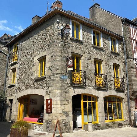 La Maison Du Paon- Josselin Aparthotel Екстериор снимка