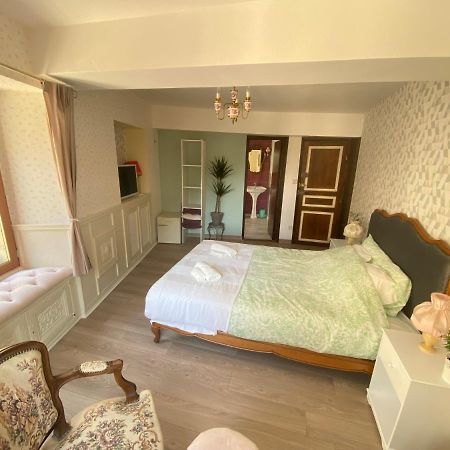 La Maison Du Paon- Josselin Aparthotel Екстериор снимка