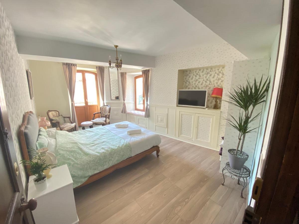 La Maison Du Paon- Josselin Aparthotel Екстериор снимка