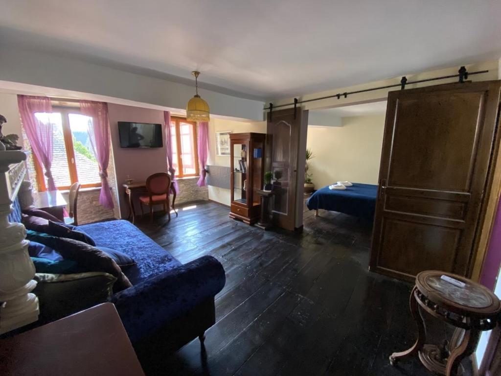 La Maison Du Paon- Josselin Aparthotel Екстериор снимка