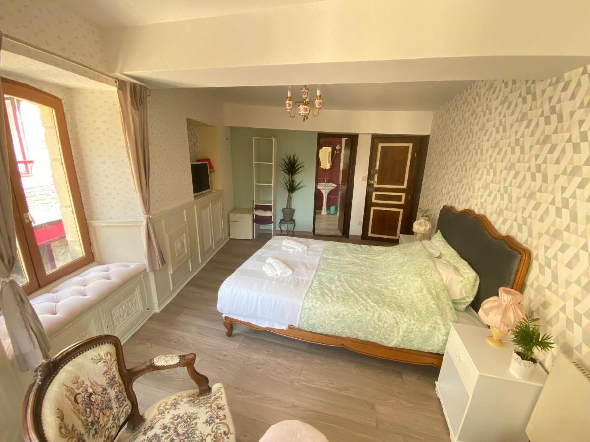 La Maison Du Paon- Josselin Aparthotel Екстериор снимка